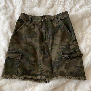 Camo mini skirt